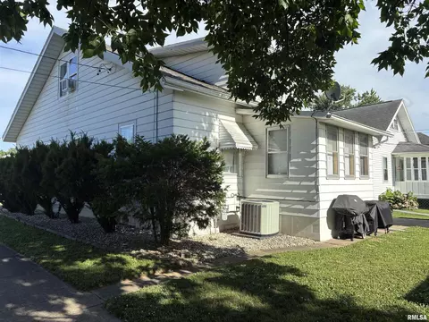 Exterior - 700 S 20th St, Quincy, IL 62301 photo 2 of 3