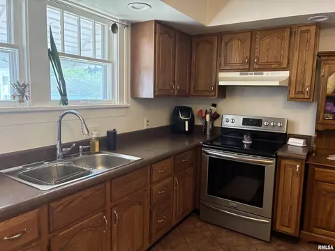 Kitchen - 700 S 20th St, Quincy, IL 62301 photo 1 of 2