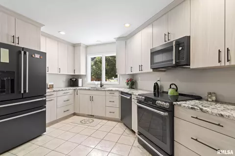 Kitchen - 4905 Eagles Lndg, Springfield, IL 62711 photo 1 of 4