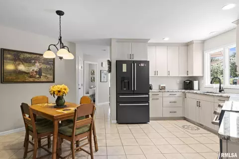 Kitchen - 4905 Eagles Lndg, Springfield, IL 62711 photo 3 of 4