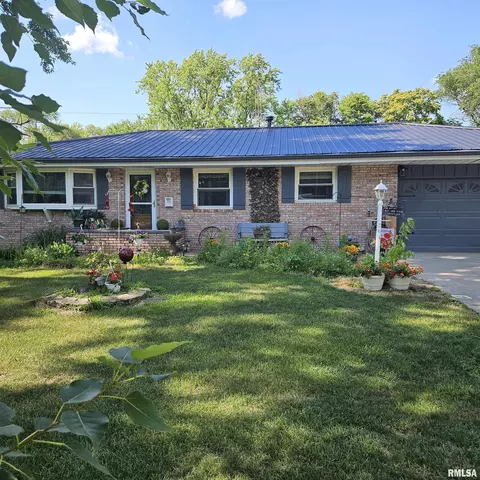 704 N Cherry St, Abingdon, IL 61410