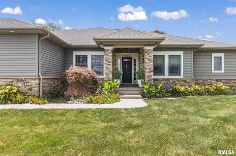 9255 Gordon Dr, Chatham, IL 62629