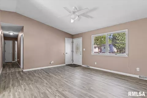 913 Diane Ct, Springfield, IL 62702 photo 6