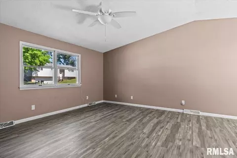 913 Diane Ct, Springfield, IL 62702 photo 7