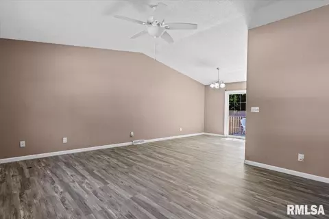 913 Diane Ct, Springfield, IL 62702 photo 4