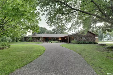 1220 Springdale S Dr, Quincy, IL 62305