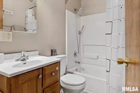 1811 Fairfield Dr, Springfield, IL 62702 photo 12