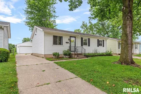 1811 Fairfield Dr, Springfield, IL 62702