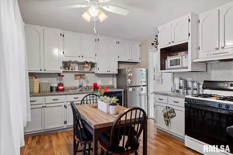 1811 Fairfield Dr, Springfield, IL 62702 photo 10