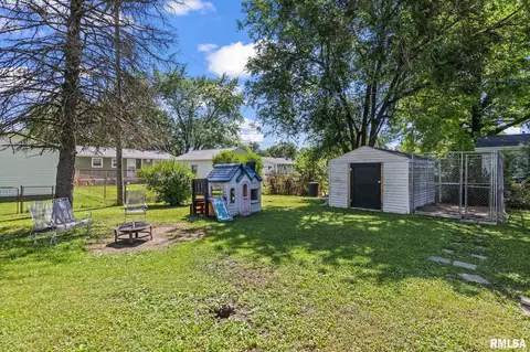 Exterior - 2208 E Black Ave, Springfield, IL 62702 photo 3 of 5