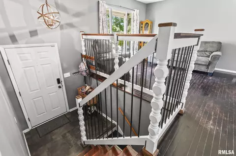 Entry Way - 2208 E Black Ave, Springfield, IL 62702 photo 1 of 2
