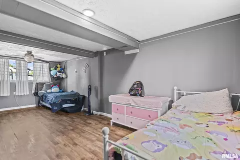 Bedroom - 2208 E Black Ave, Springfield, IL 62702 photo 5 of 8
