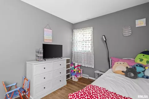 Bedroom - 2208 E Black Ave, Springfield, IL 62702 photo 3 of 8