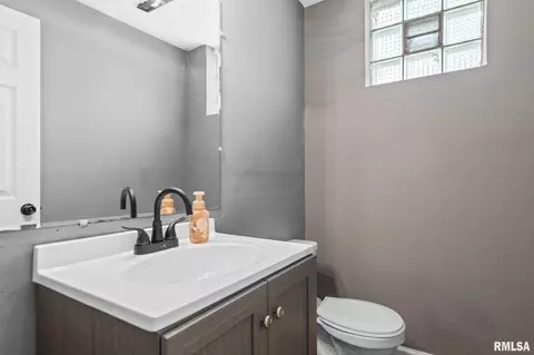 Bath - 2208 E Black Ave, Springfield, IL 62702 photo 2 of 2