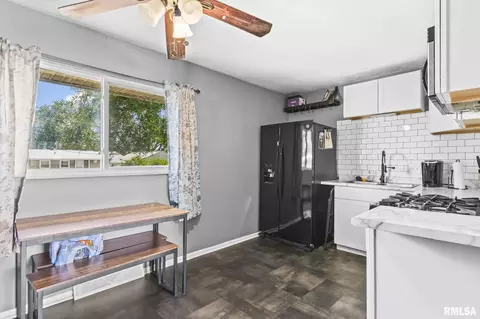 Kitchen - 2208 E Black Ave, Springfield, IL 62702 photo 3 of 3