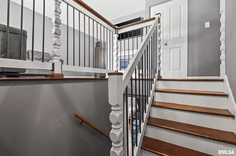 Entry Way - 2208 E Black Ave, Springfield, IL 62702 photo 2 of 2