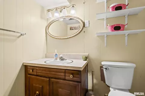Bath - 1613 Denison Dr, Springfield, IL 62704 photo 3 of 3