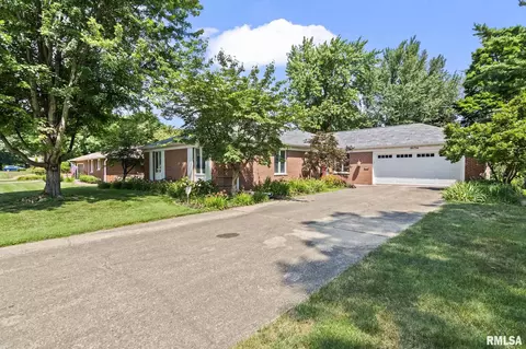 Exterior - 1613 Denison Dr, Springfield, IL 62704 photo 3 of 8