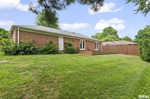 Exterior - 1613 Denison Dr, Springfield, IL 62704 photo 6 of 8