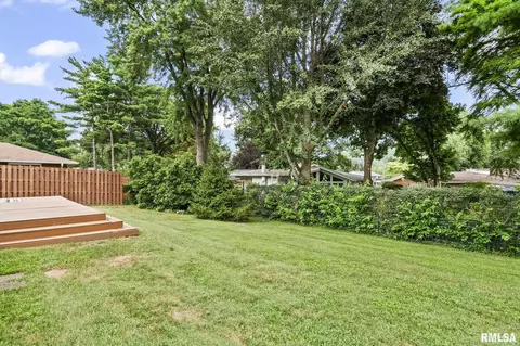 Exterior - 1613 Denison Dr, Springfield, IL 62704 photo 4 of 8