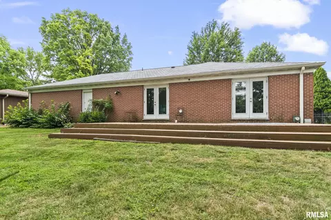 Exterior - 1613 Denison Dr, Springfield, IL 62704 photo 7 of 8