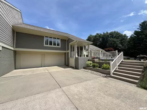6 Ottawa Trl, Galesburg, IL 61401