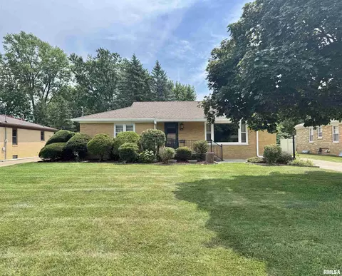 161 Hawkinson Ave, Galesburg, IL 61401