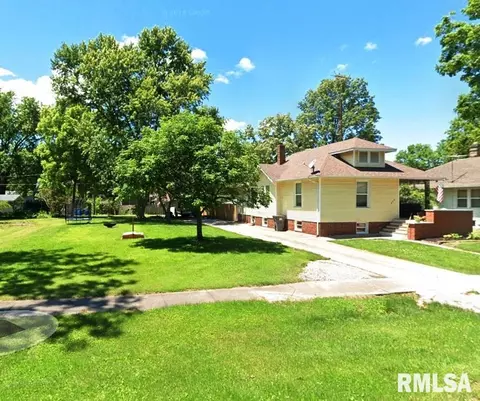 422 Johnson St, Carlinville, IL 62626