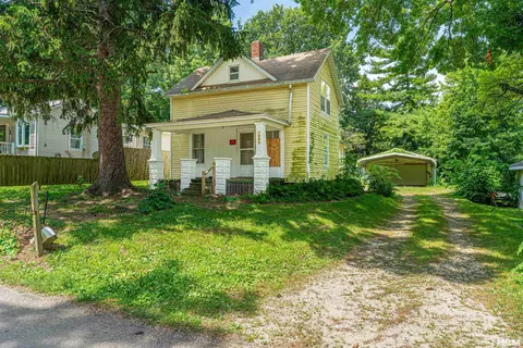 1003 S College St, Lincoln, IL 62656