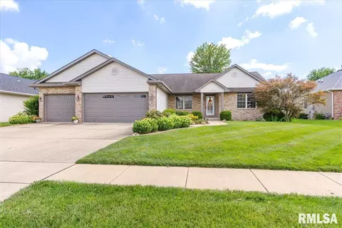 336 Hershiser Ln, Chatham, IL 62629