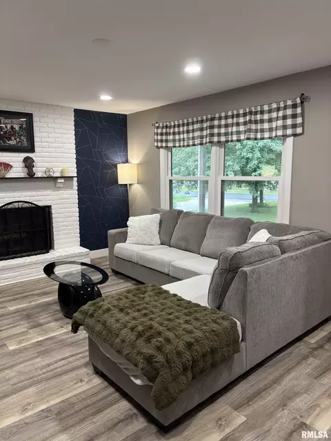 Living - 1609 W Iles Ave, Springfield, IL 62704 photo 2 of 2
