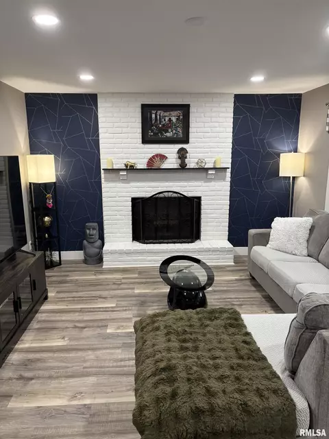 Living - 1609 W Iles Ave, Springfield, IL 62704 photo 1 of 2