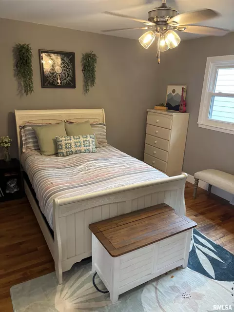 Bedroom - 1609 W Iles Ave, Springfield, IL 62704 photo 2 of 2