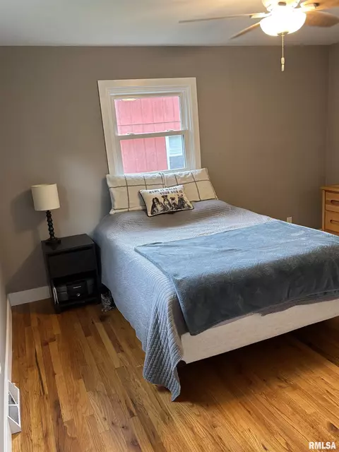 Bedroom - 1609 W Iles Ave, Springfield, IL 62704 photo 1 of 2