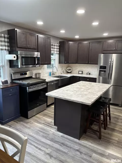 Kitchen - 1609 W Iles Ave, Springfield, IL 62704 photo 1 of 1