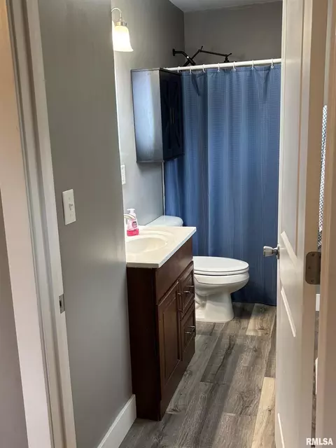 Bath - 1609 W Iles Ave, Springfield, IL 62704 photo 2 of 2