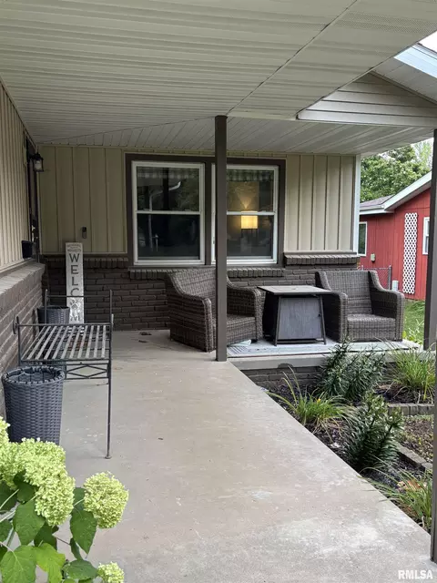 Exterior - 1609 W Iles Ave, Springfield, IL 62704 photo 2 of 5