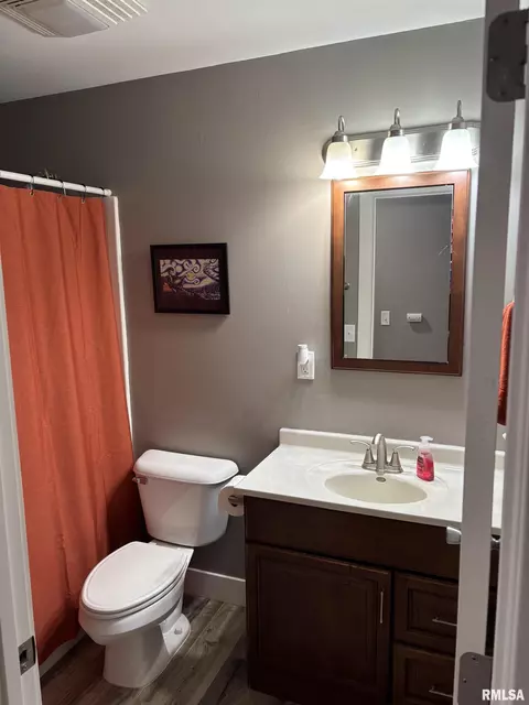 Bath - 1609 W Iles Ave, Springfield, IL 62704 photo 1 of 2