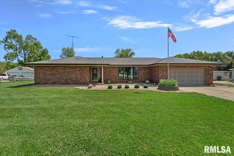 115 W Center St, Loami, IL 62661