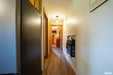 Entry Way - 23490 E Maple Rd, Bluford, IL 62814 photo 1 of 5