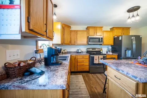 Kitchen - 23490 E Maple Rd, Bluford, IL 62814 photo 5 of 6