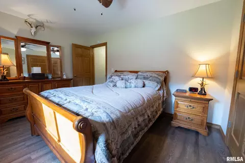 Bedroom - 23490 E Maple Rd, Bluford, IL 62814 photo 3 of 5
