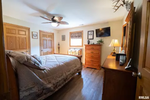 Bedroom - 23490 E Maple Rd, Bluford, IL 62814 photo 1 of 5