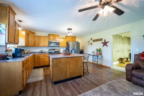 Kitchen - 23490 E Maple Rd, Bluford, IL 62814 photo 2 of 6