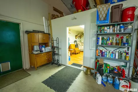 Entry Way - 23490 E Maple Rd, Bluford, IL 62814 photo 5 of 5
