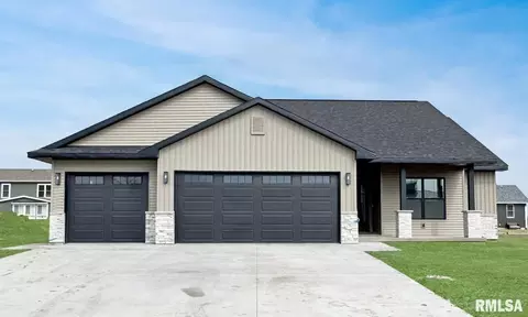 27 Neylon St, Mount Sterling, IL 62353