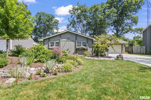 645 Deerfield Rd, Chatham, IL 62629