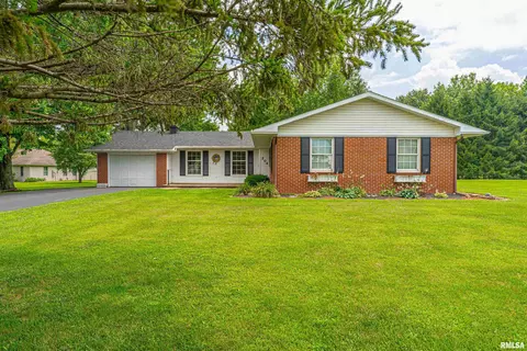 204 Kennedy Rd, Elkhart, IL 62634