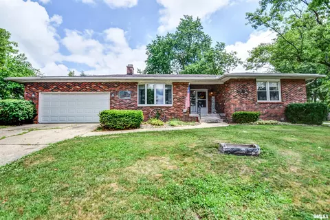 46 Park Ln, Clinton, IL 61727