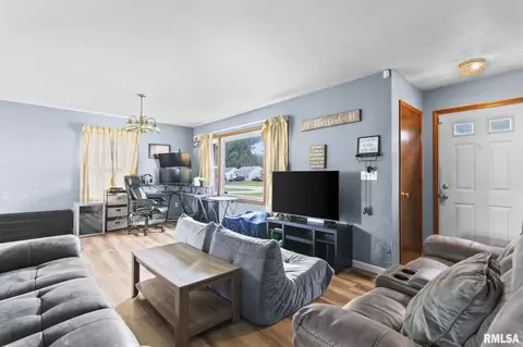 2013 E Adams St, Springfield, IL 62703 photo 4